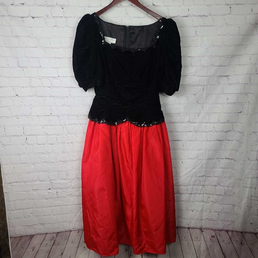 Gunnie Sax Jessica McClintock  Black Velvet Red Taffeta Dress. Size 11/12